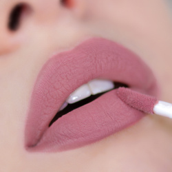 Помада губная жидкая мат.