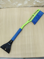 Щетка со скребком Oktan, зеленая, 635, арт. А3-01-01 - фото